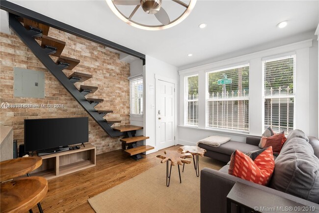 Photo - 739 2nd St Unit 1