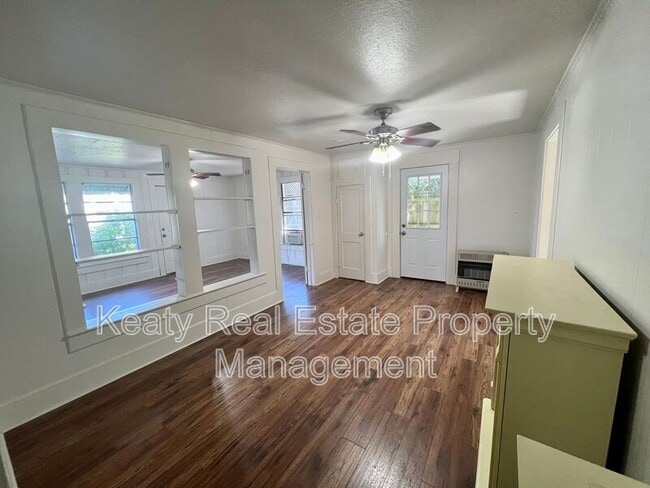 Photo - 503 Southdown Pl