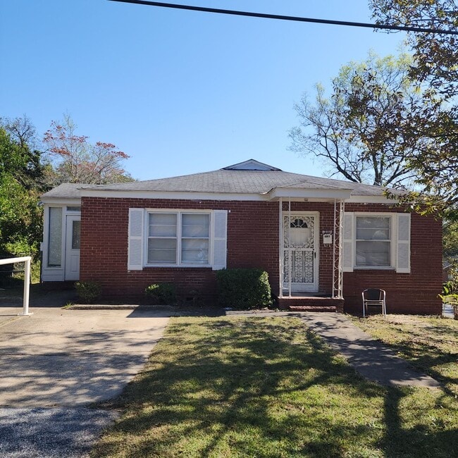 Building Photo - Samson Unit B