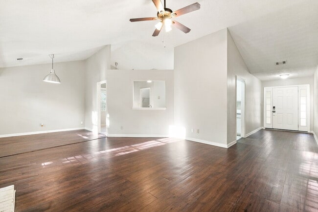 1171 Lennox Ct NE