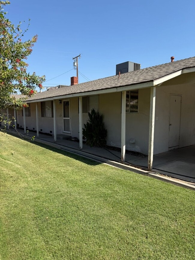 Building Photo - 514 W Iris Ave Unit 514 W. Iris Ave Apt A