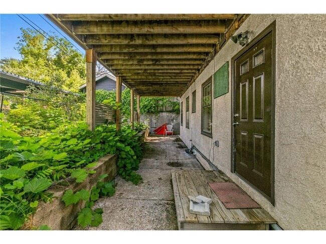 400 W Franklin Ave Unit 2