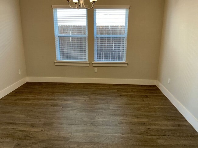Photo - 4/2/2 GODLEY ISD - Two Story Home - Fireplace