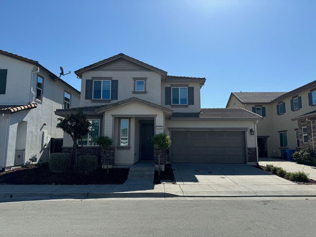 Luxurious 4-Bedroom Home in Gilroy’s Weste... - Luxurious 4-Bedroom Home in Gilroy’s Weste...