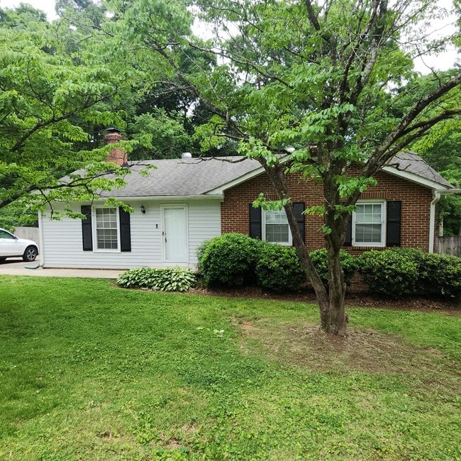 3 Bedroom, 1.5 Bath Rancher in Established... - 3 Bedroom, 1.5 Bath Rancher in Established... House