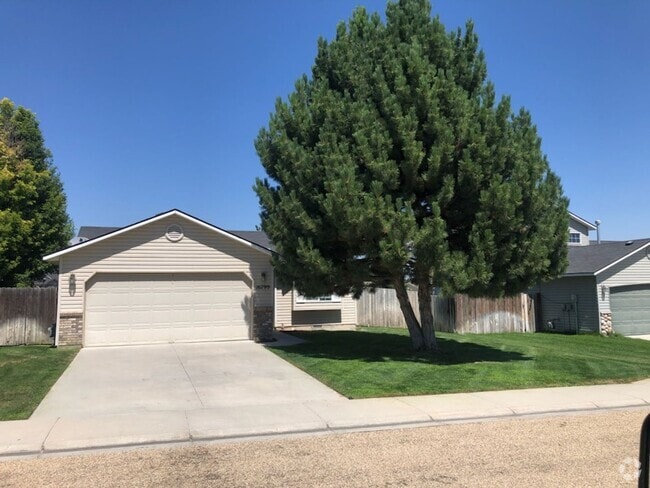 Building Photo - Remodeled 3 Bedroom Rental