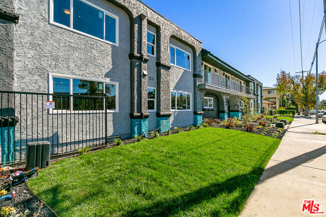 Building Photo - 6640 Woodley Ave Unit 212 Rental
