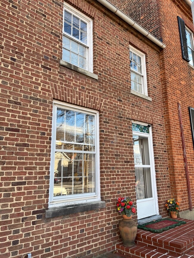 Building Photo - 366 W Patrick St