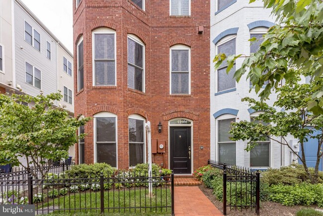 Building Photo - 419 K St SE