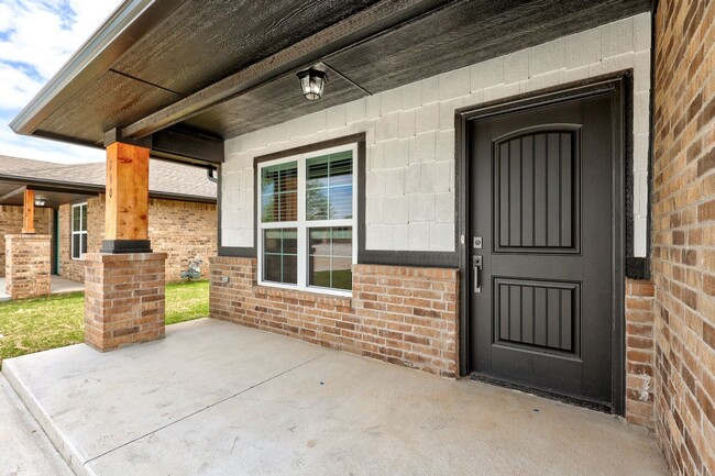 Photo - 710 League Cir