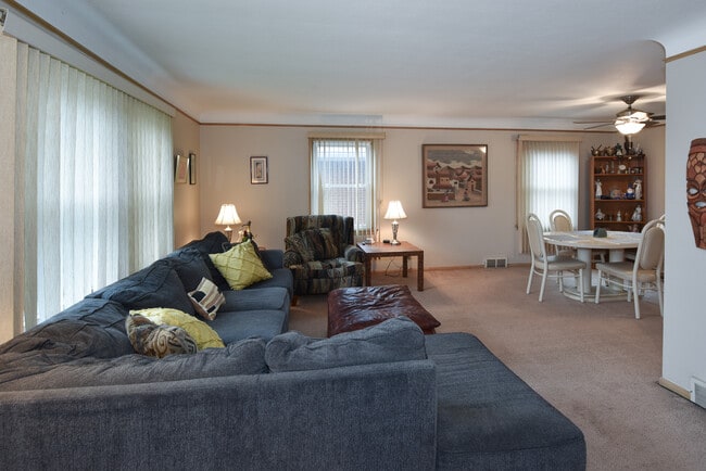 Photo - 2392 Warrensville Center Rd