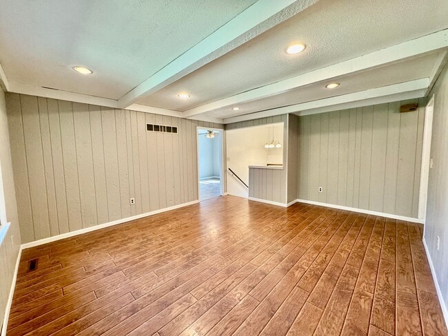 Photo - short term lease available