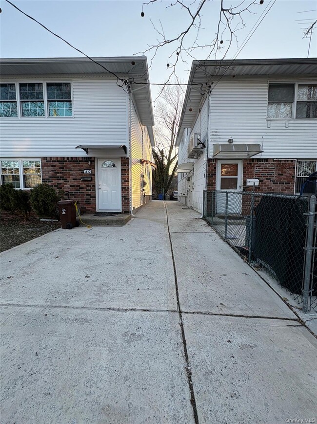 Building Photo - 34-22 Brookside St