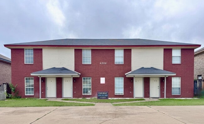 Building Photo - 4206 July Dr Unit B
