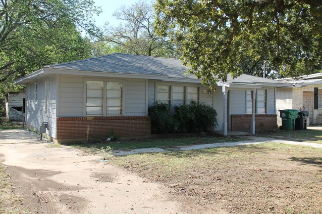 Building Photo - $1295. Simple small house. Great value for...