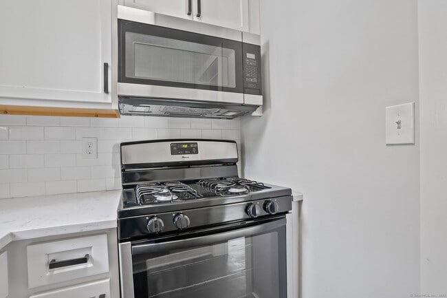 Photo - 28 Bridgeport Ave