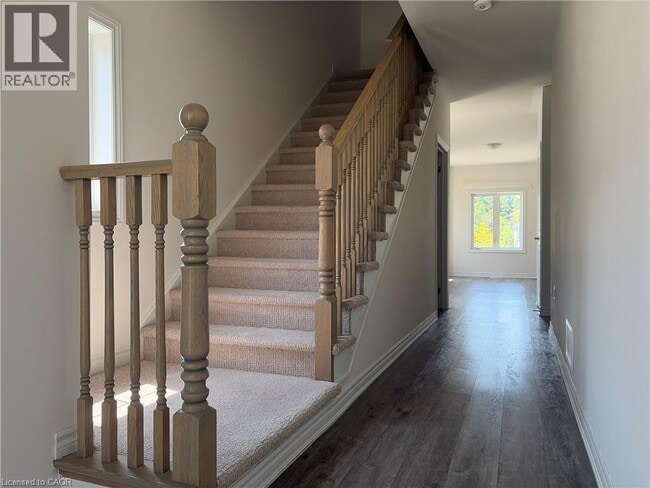 Photo - 305 Garner Rd W