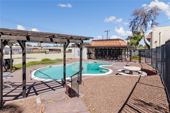 Building Photo - 1390 E Vegas Valley Dr Unit 25 Rental