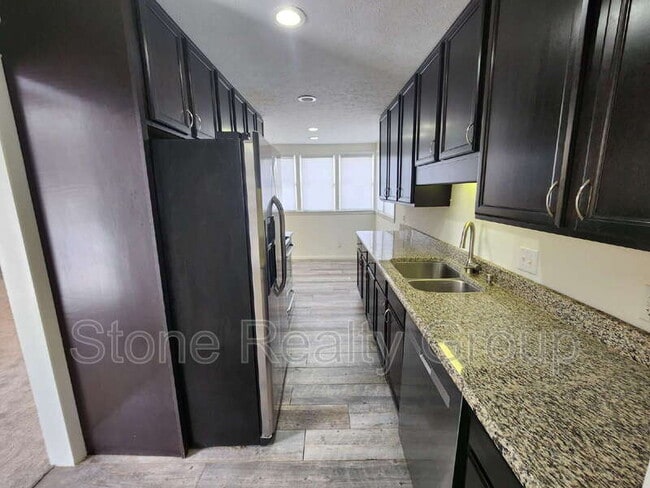 Photo - 44 Allendale Ln