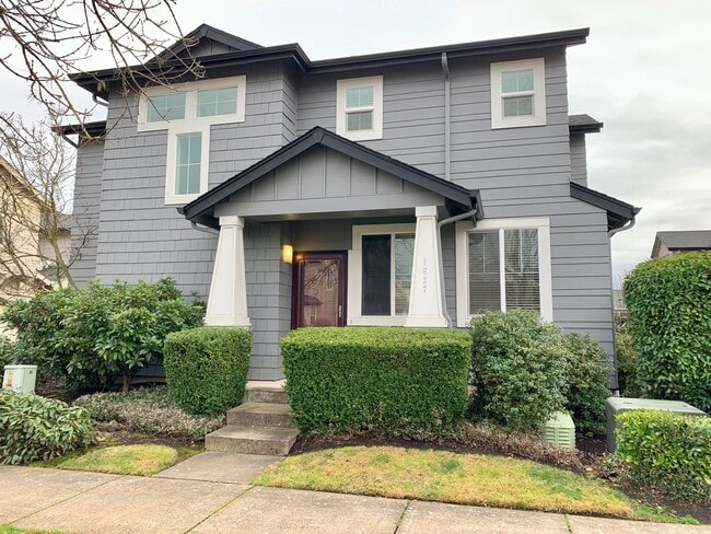 Building Photo - Beautiful 3 bed 2.5 bath Home with 2 car garage