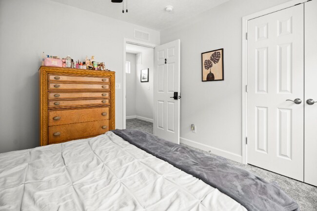 Photo - 2273 E 100th St Unidad 2273 E 100th Street