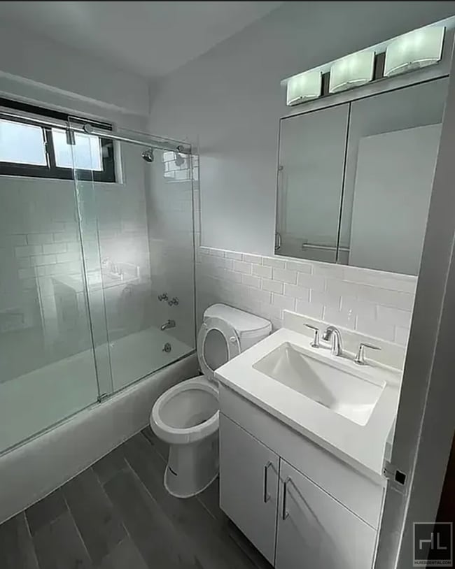 Building Photo - E 88th St Unit 10A