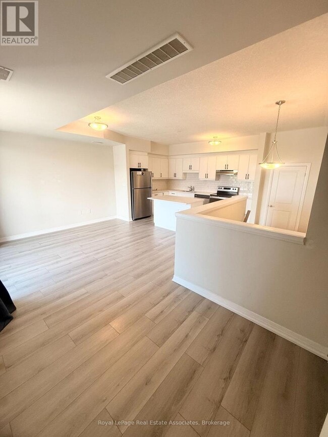 Photo - 261 Woodbine Ave