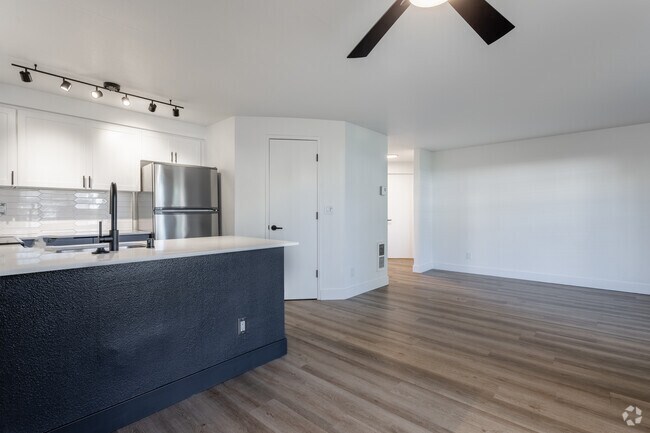2BR, 2BA - 927SF