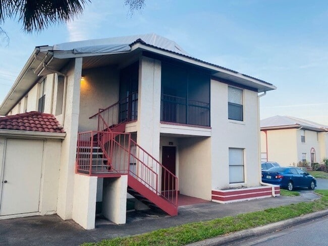 Building Photo - 1604 Sunside Square Unit 33