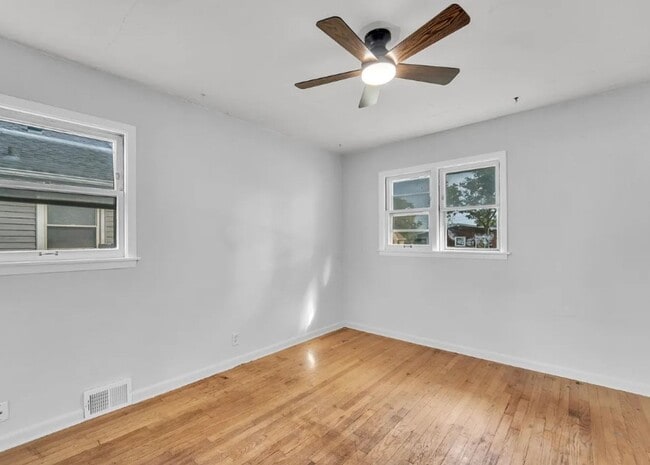 Photo - Charming Move-In Ready Home in a Quiet Milwaukee Neighborhood