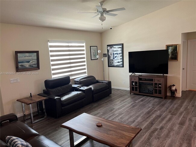 Photo - 9003 Largo Cir