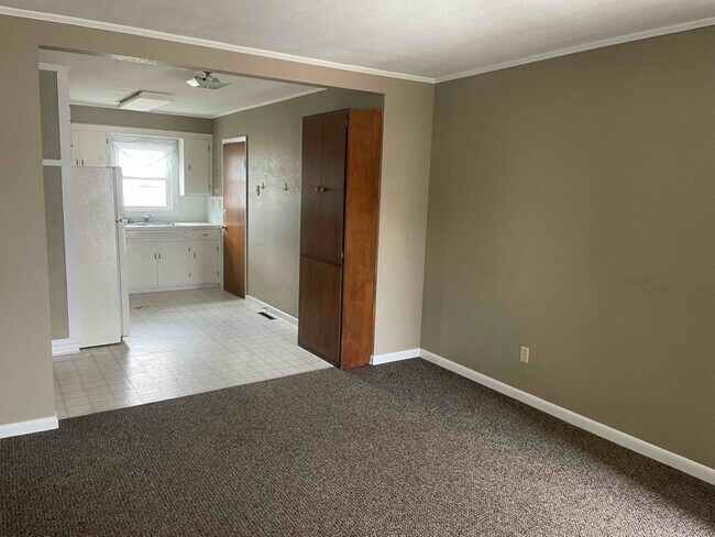 Photo - 104 8th Ave SW