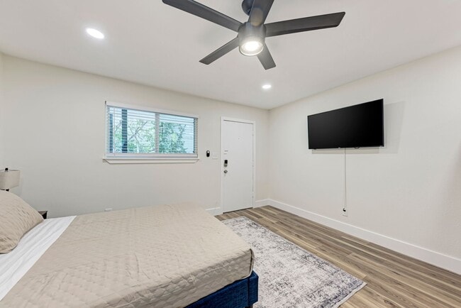 Photo - For Lease – Fully Furnished Studio Near UT