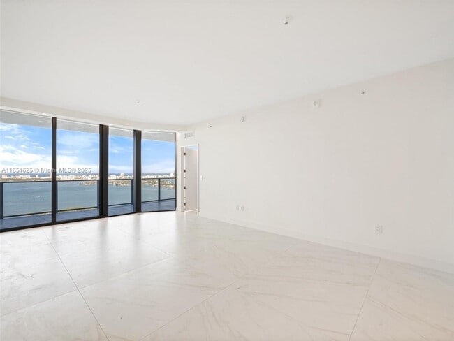 Photo - 700 NE 24th St Unit 4305