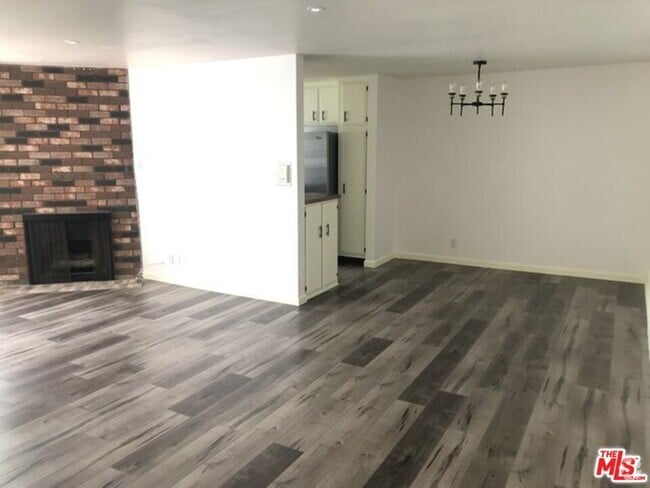 Building Photo - 1640 S Bentley Ave Unit 4 Rental