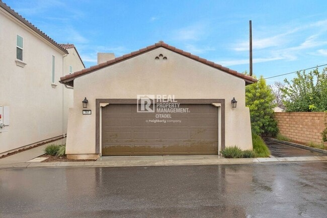 Photo - 365 Huntington Ct