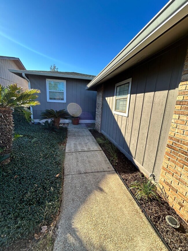 Photo - 1005 11th Ct Unit 1005 W 11th Ct