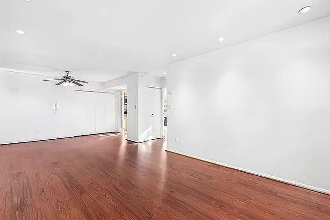 Building Photo - 1874 Pelham Pkwy S Rental