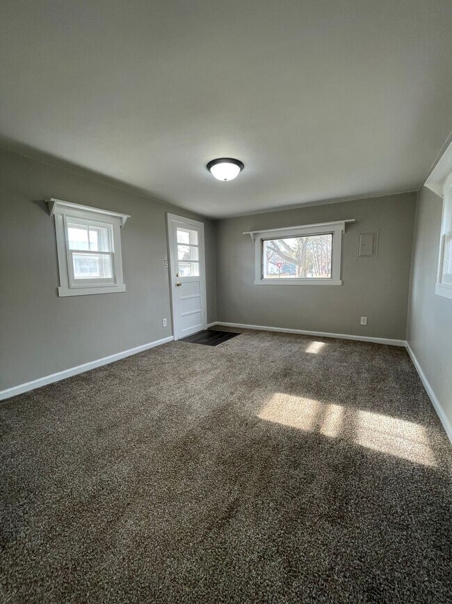 2 bed, 1 bath home for rent in Waterloo Rental House Rental in