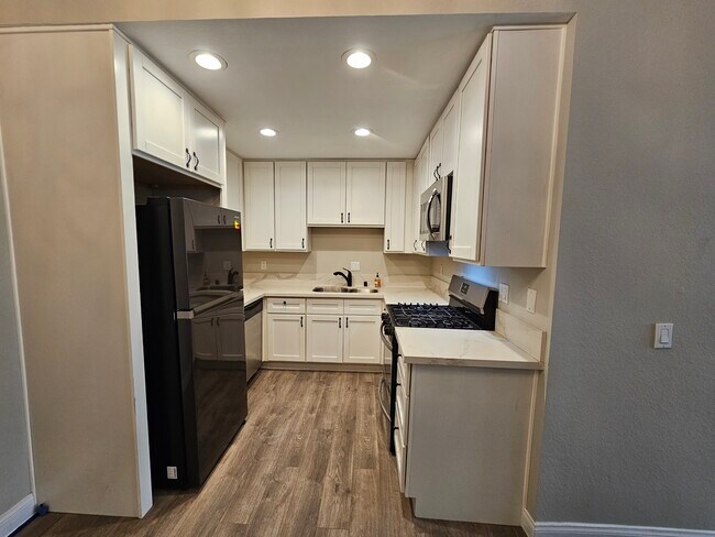 Photo - 1432 W 227th St