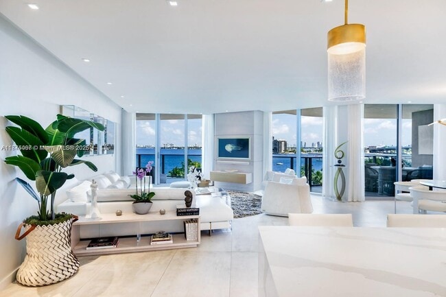 Building Photo - 488 NE 18th St Unit 508