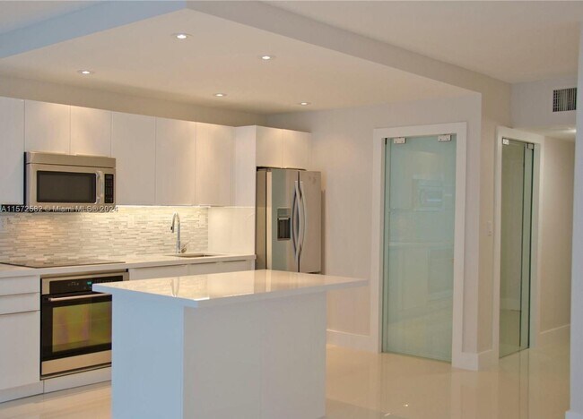 Photo - 2301 COLLINS Ave Unit 912