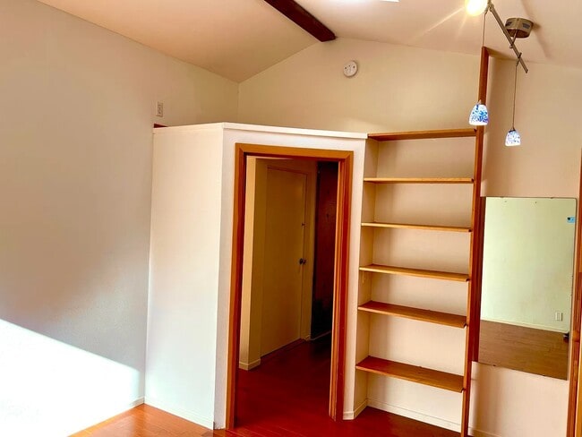 Photo - 822 Chelham Way