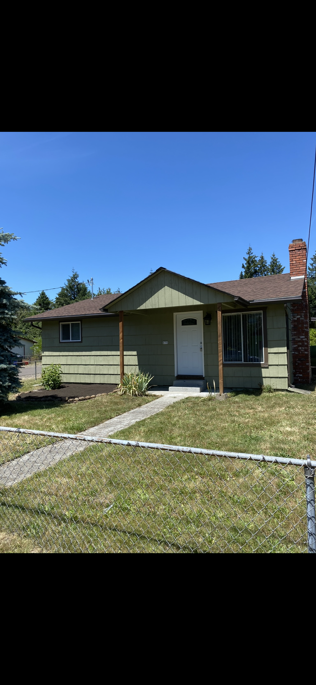 Building Photo - 679 SW Douglas St Rental