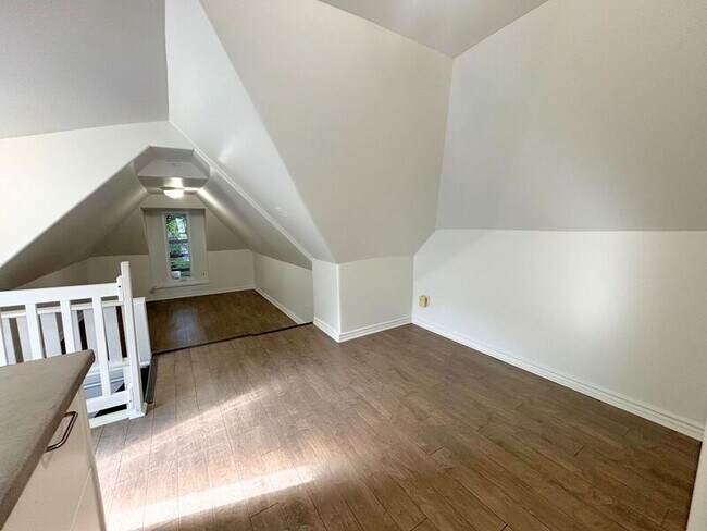 Photo - 482 King William St Unit 3