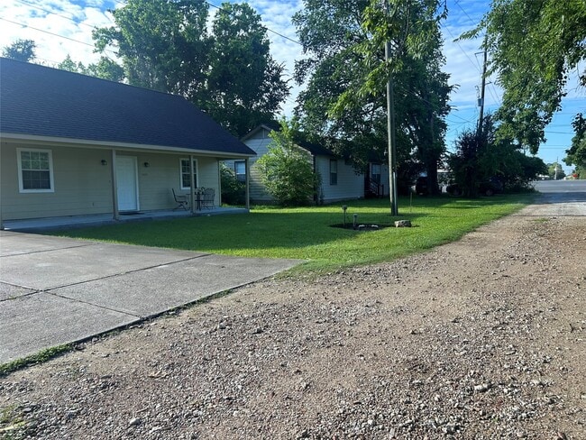 Photo - 1005 E Main St