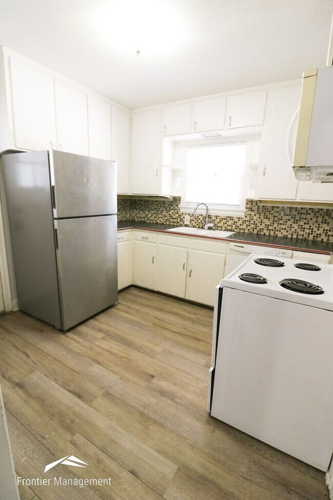 Photo - Spacious 5 Bedroom Home Perfectly Located ...