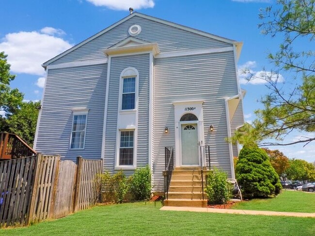 End Unit 3-Level Townhome in Millbrook Nei... - End Unit 3-Level Townhome in Millbrook Nei...