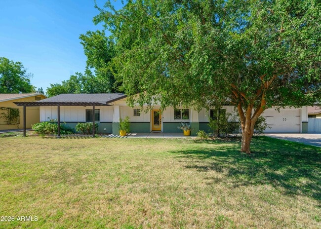 Photo - 121 W Orchid Ln