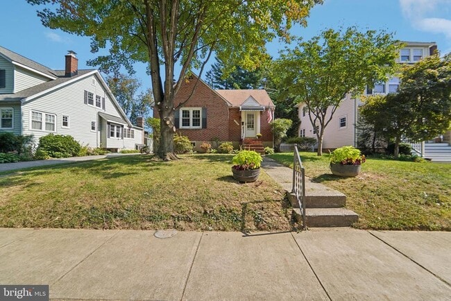Photo - 204 Glenmore Ave